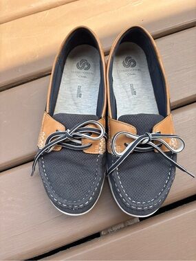 Cloudsteppers by Clarks Navy and Tan Boat Shoes